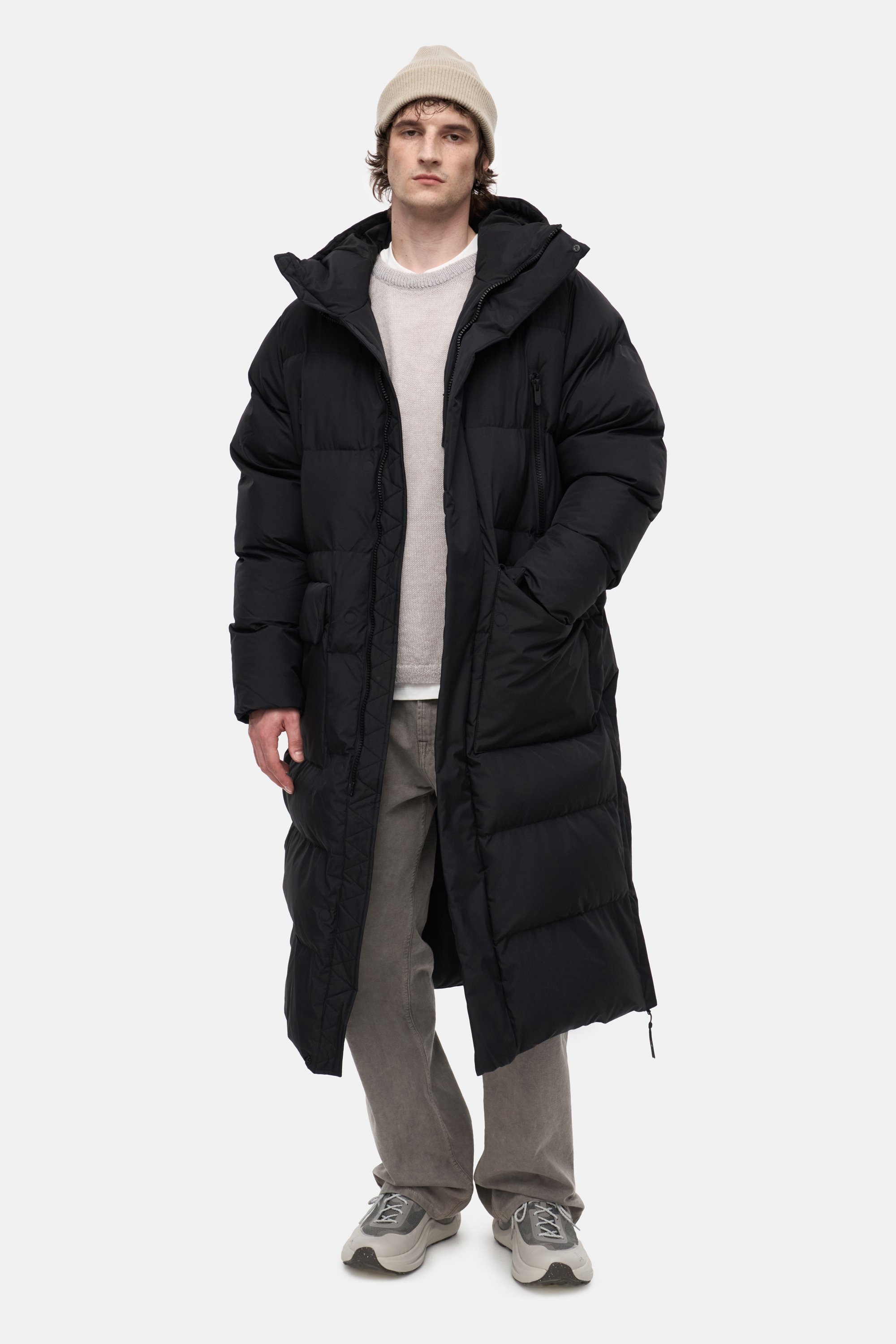 Пуховик на магнитах чёрный