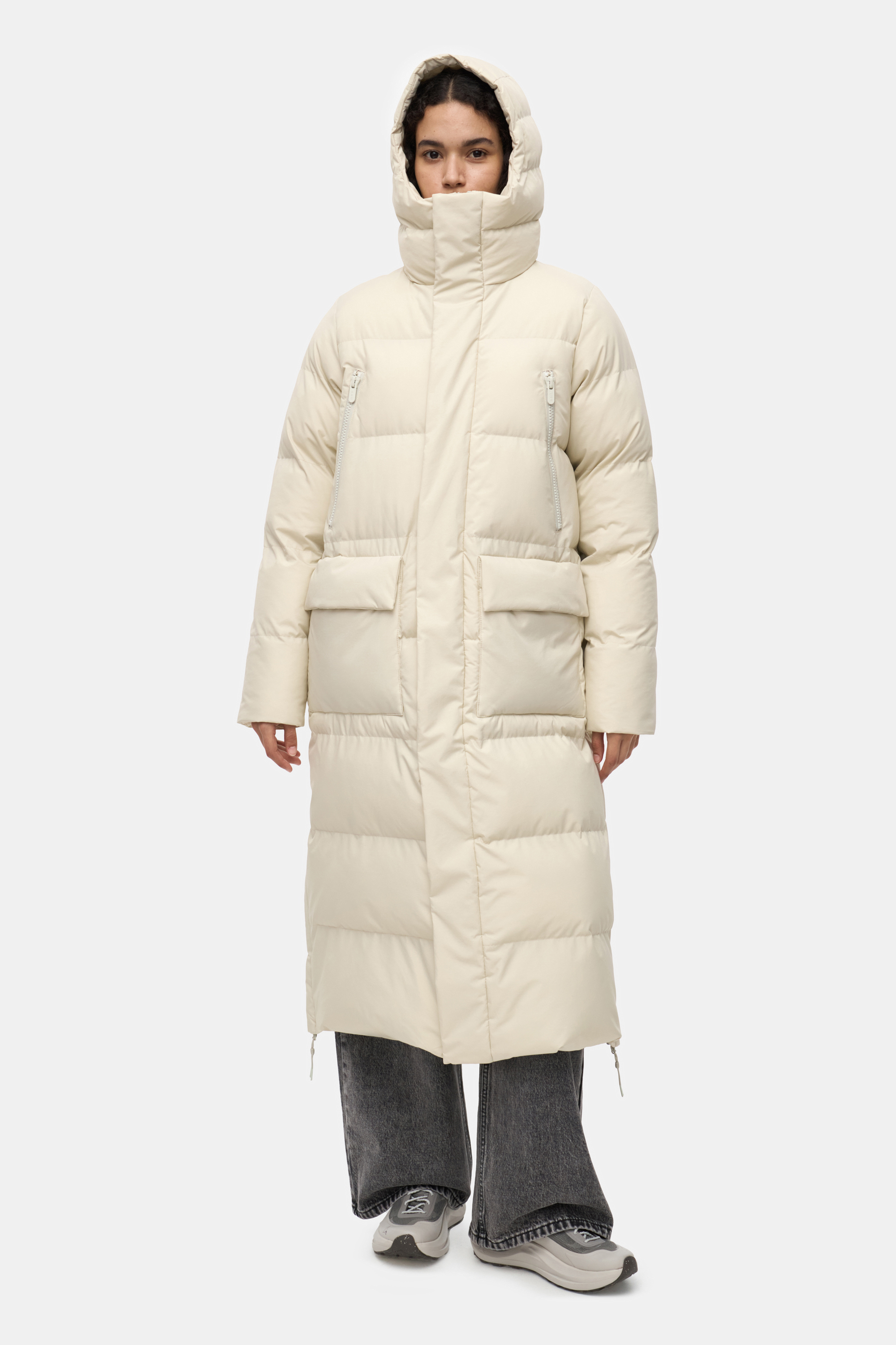 Пуховик на магнитах молочный