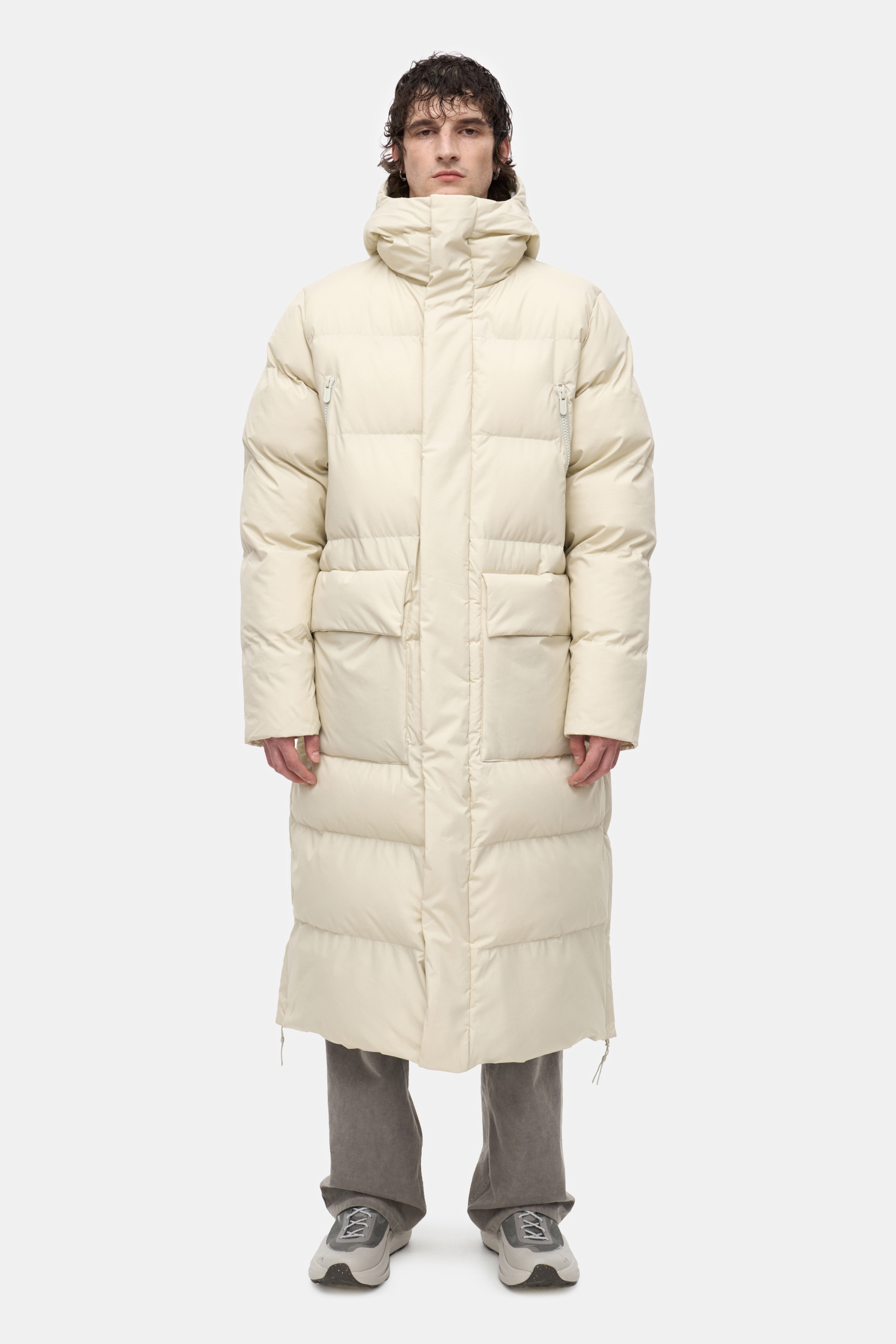 Пуховик на магнитах молочный